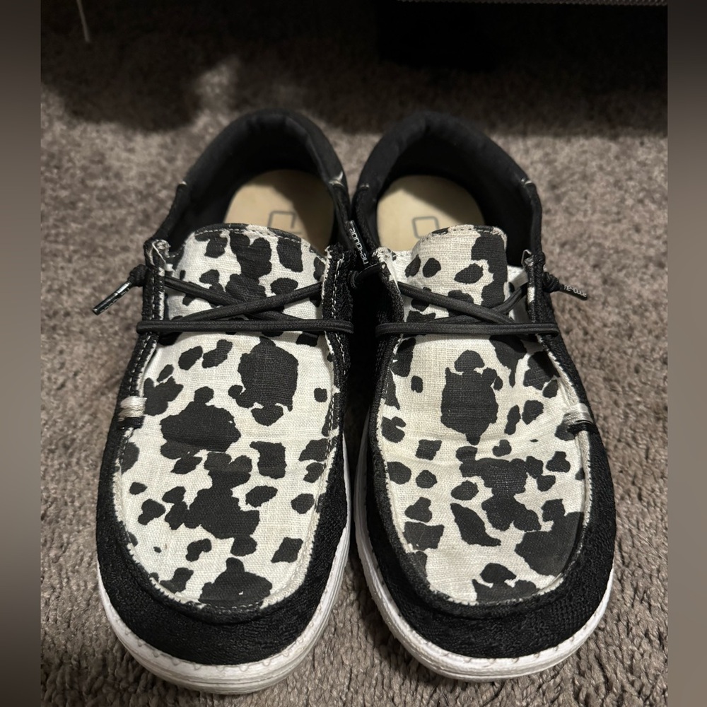 Cowprint 🐄 hey dudes women’s 10